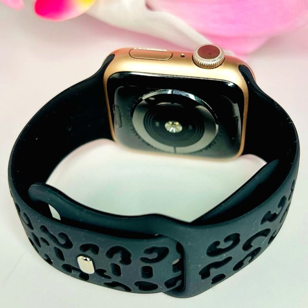 Matte Black Apple Watch Band 38 40 Silicone Strap Minimal NEW - Picture 9 of 12